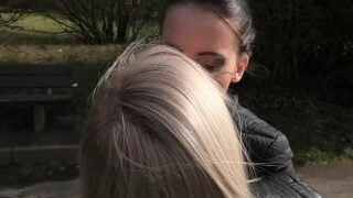 Lou Nesbit Mit Freundin eingepullert
