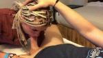 Schlankes dreadlocks Teen lässt sich das Maul ficken