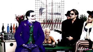 Geile Porno Version vom Joker und seinen Männern beim Gruppensex mit geilen Teens Porno kostenlos XNXX Deutsch