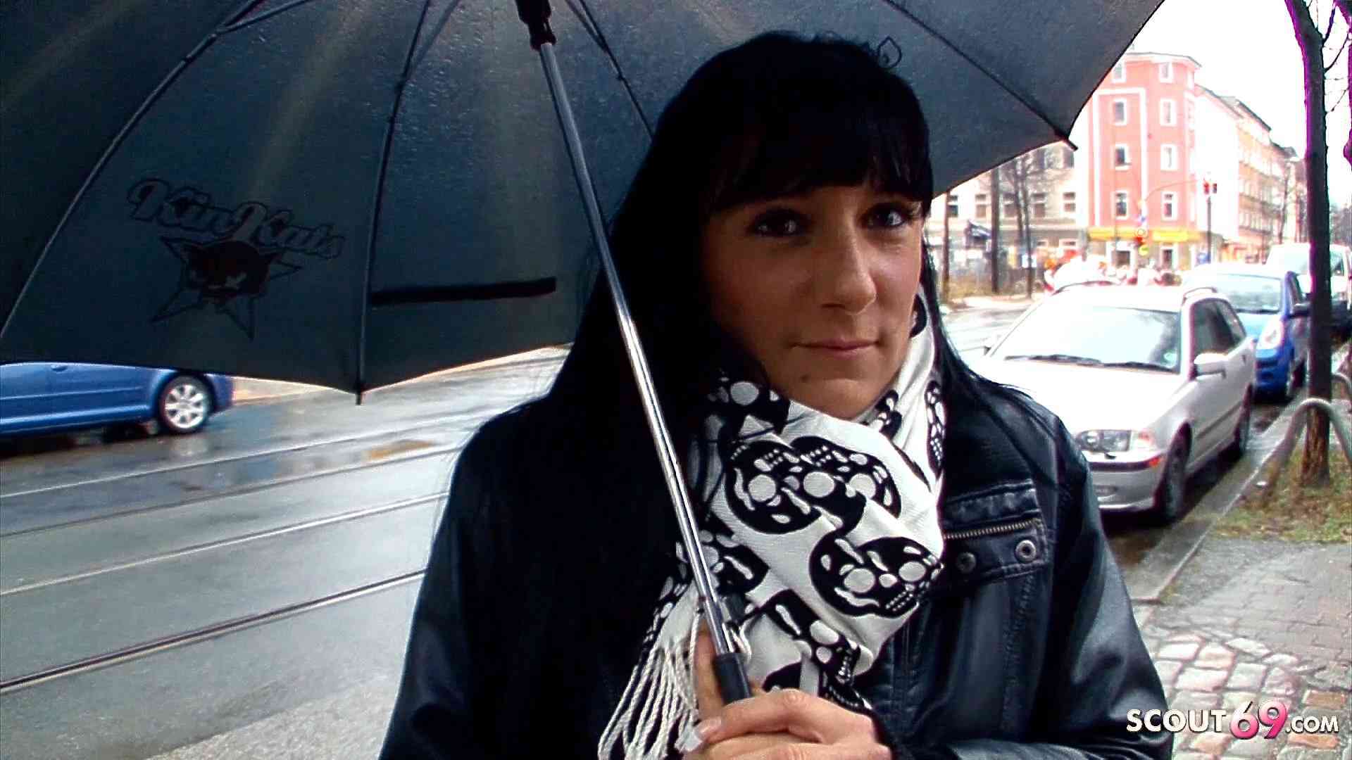 Deutsche Frau von fremden Typen abgeschleppt und gevögelt