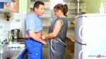 Deutsche Oma treibt es mit dem Hausmeister heimlich wenn Enkel weg sind