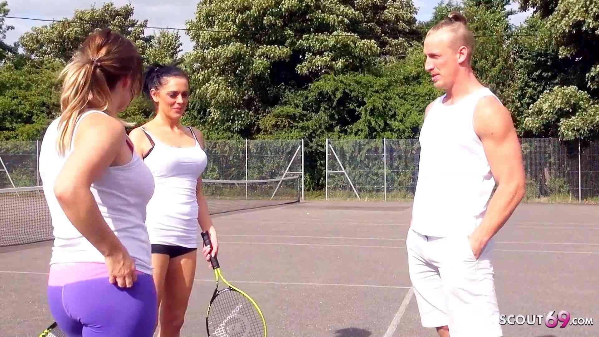 Geile reife MILF von Jungspund nach dem Tennis gefickt