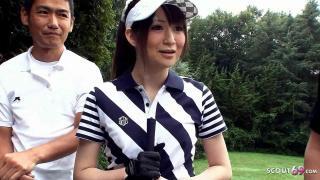 Trainer und fremde Typen überreden japanisches Teen zum blasen bei Golf Unterricht Porno kostenlos XNXX Deutsch