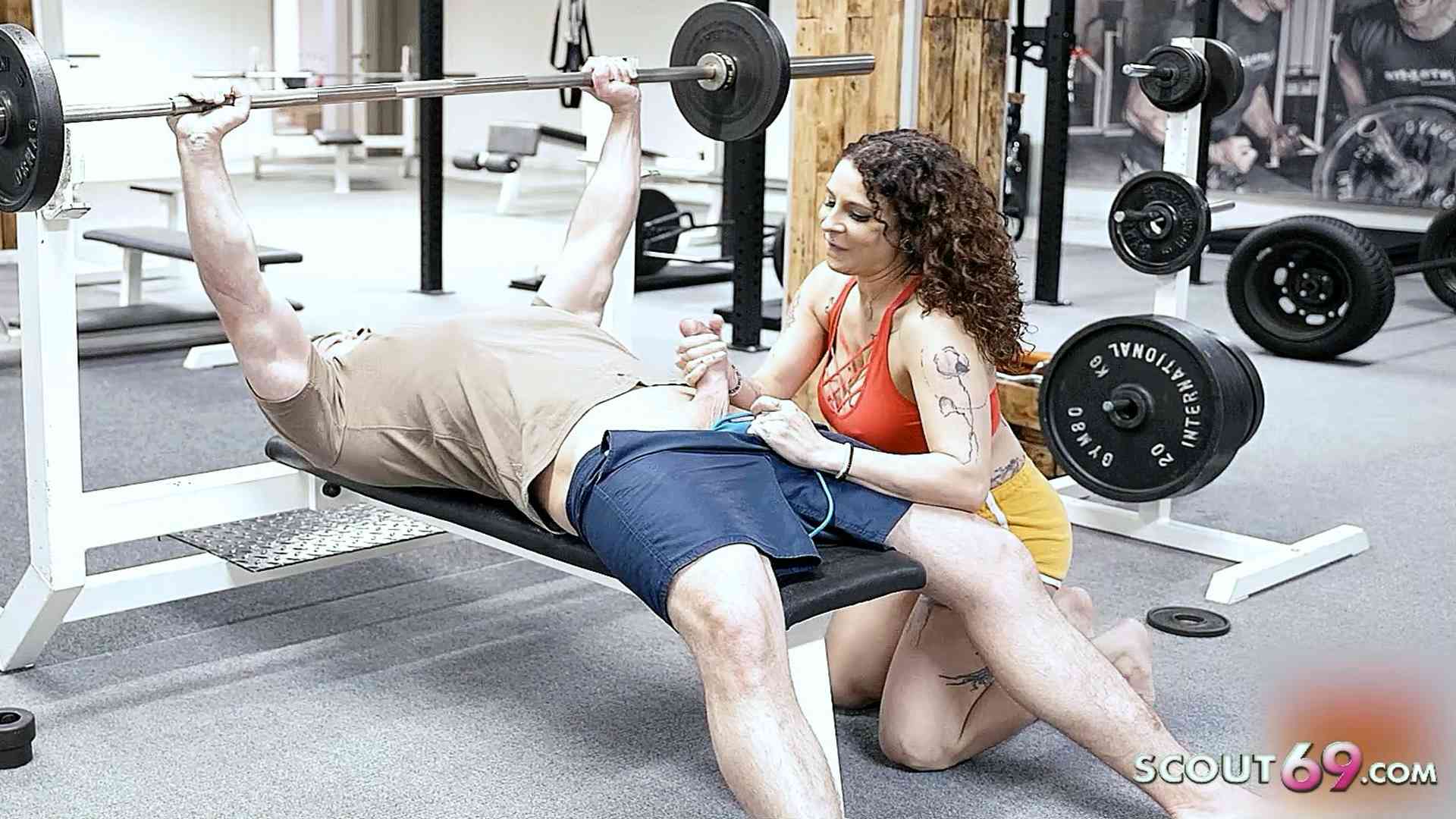 Fick im Fitnessstudio – Mara Martinez überrascht Fremden mit AO Sex