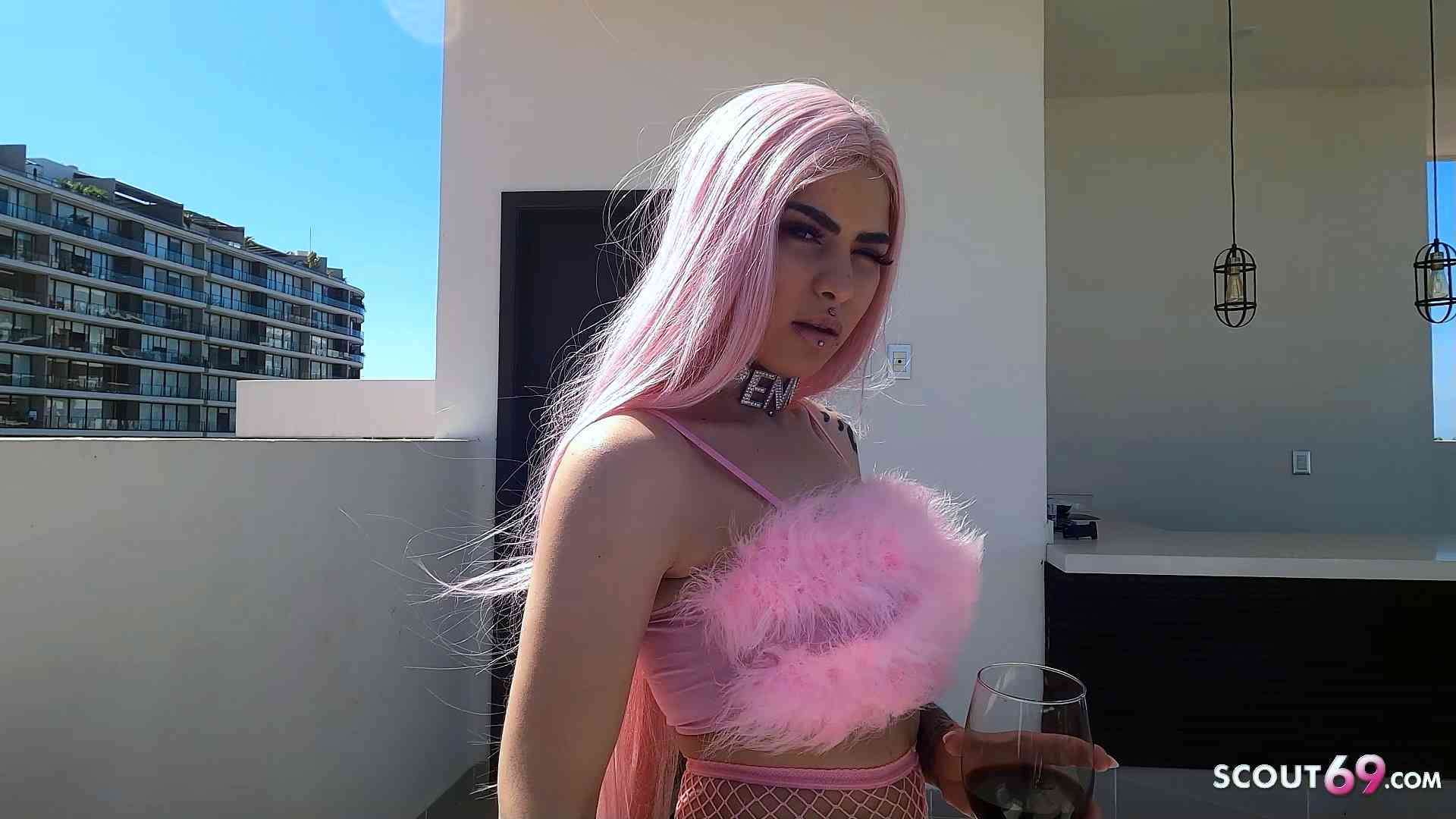 Latina Penny Unicorn von altem deutschem Urlauber gefickt