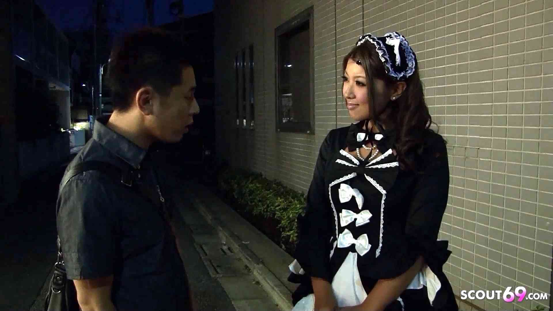 Menschliche japanische Sexpuppe gefickt und die Fotze tief besamt