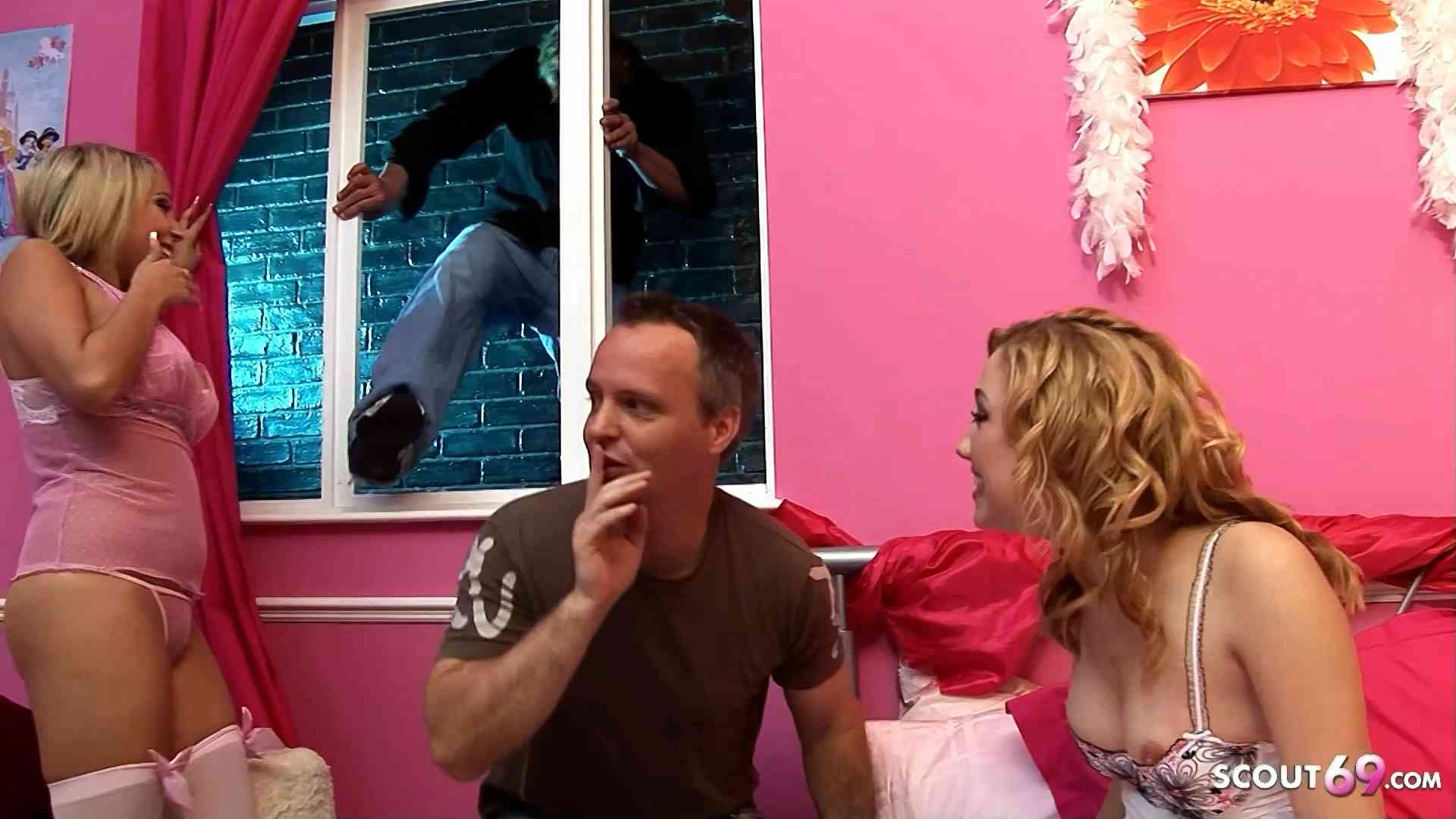 Tochter und ihre Freundin lassen sich von 2 Mitschülern ficken