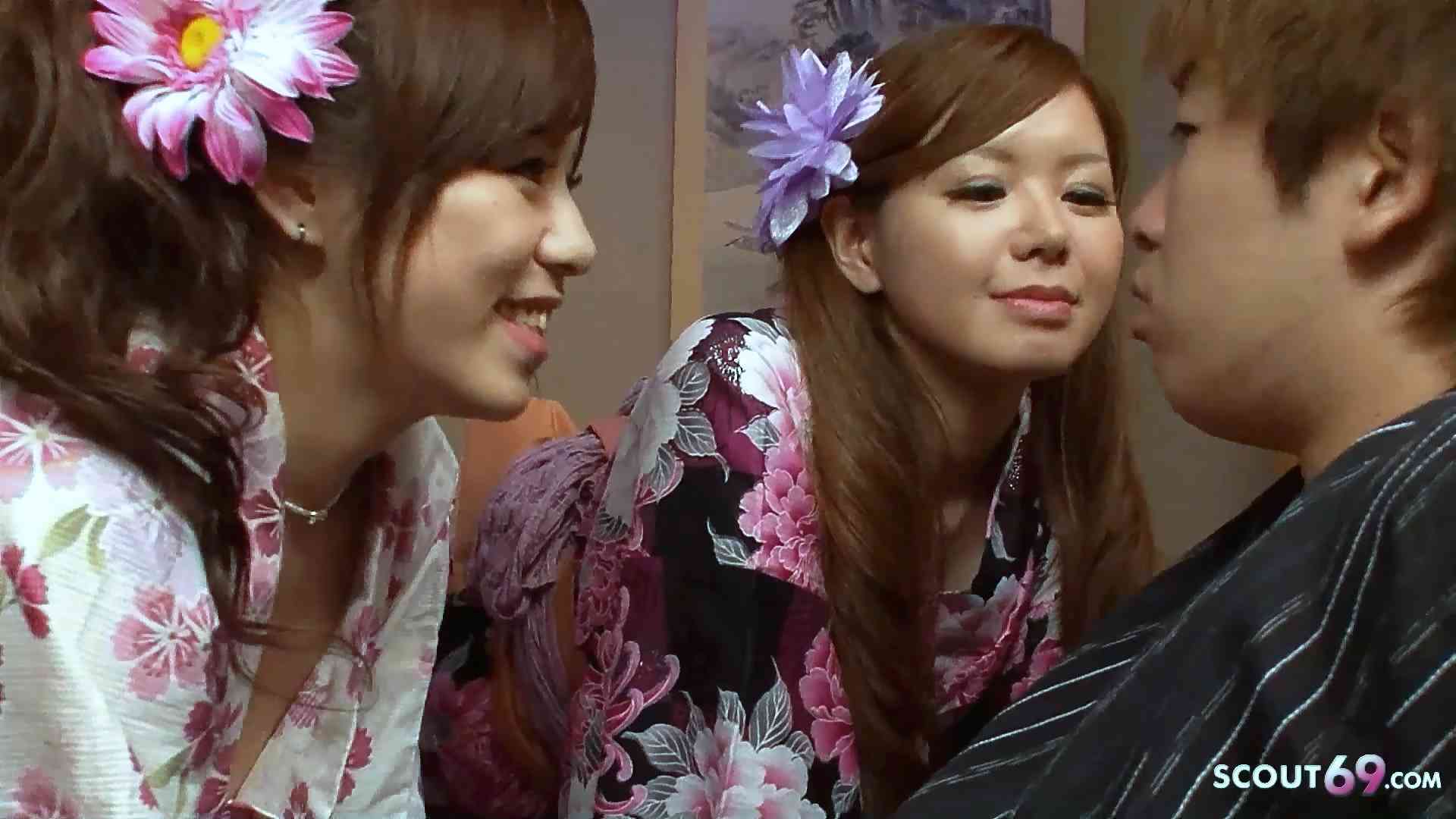 Zwei japanische Schwestern verführen Jungmann zum ersten Sex